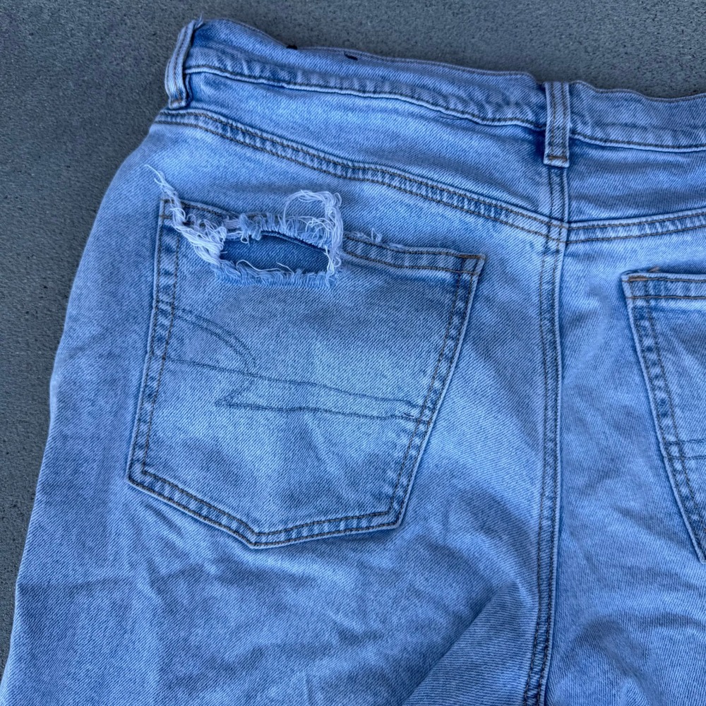 American Eagle Stovepipe Distressed Straight Leg Jeans Light Wash Size 14 - Picture 9 of 12